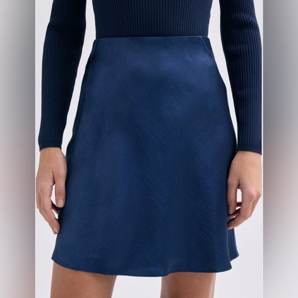 Aritzia Babaton
Slip Mini Skirt - Picture 3 of 8